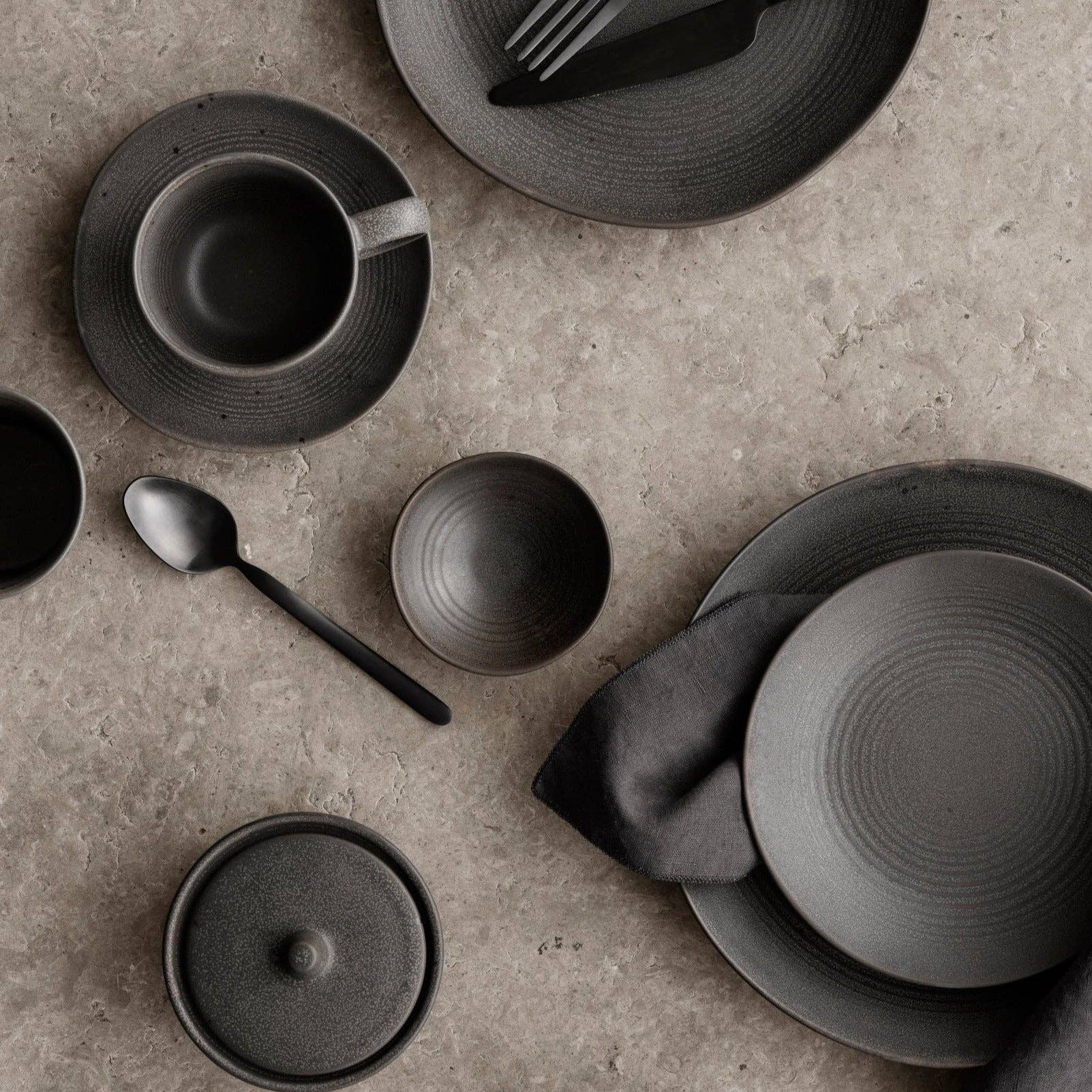 KUMI Stoneware Plates