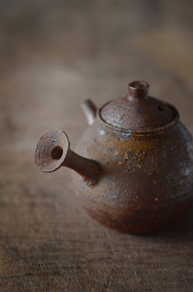 Old Rock Mud Teapot