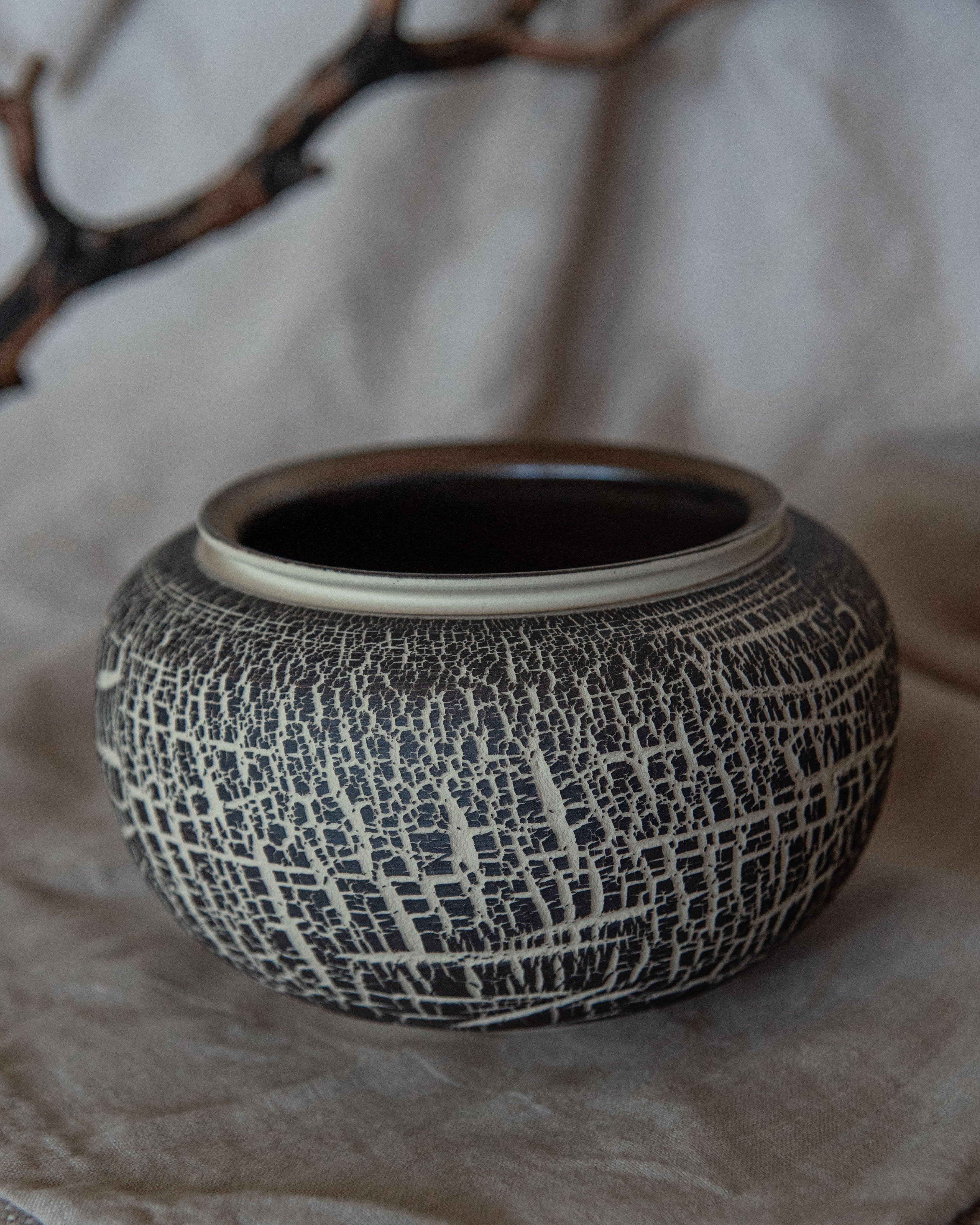 Distressed Ivory Onyx Vessel